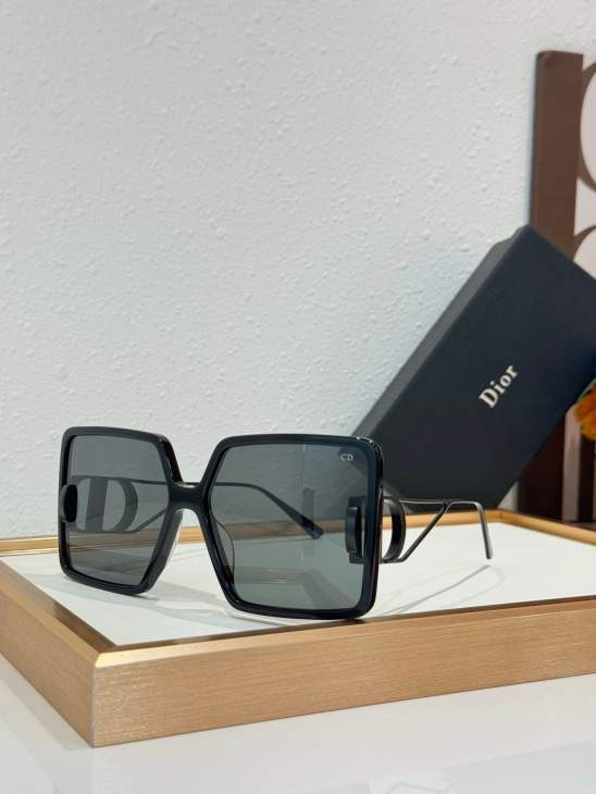 Picture of Dior Sunglasses _SKUfw80443877fw